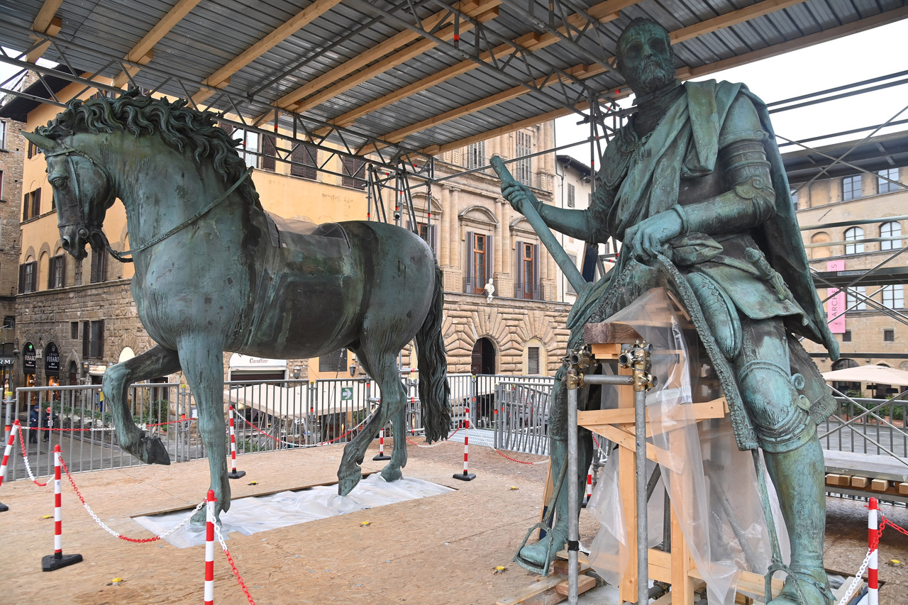 Il restauro della statua di Cosimo I del Giambologna