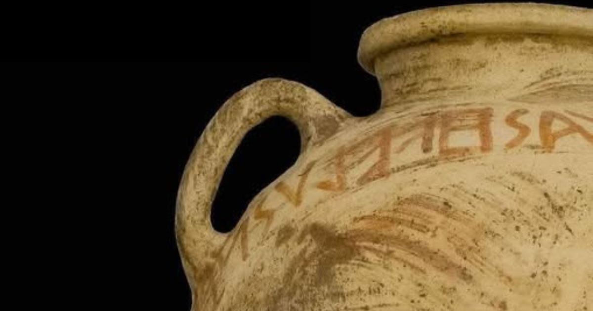 Mostre / “Vino, dono degli dèi”: a Torgiano i reperti della tomba 58 di Vulci raccontano il simposio etrusco