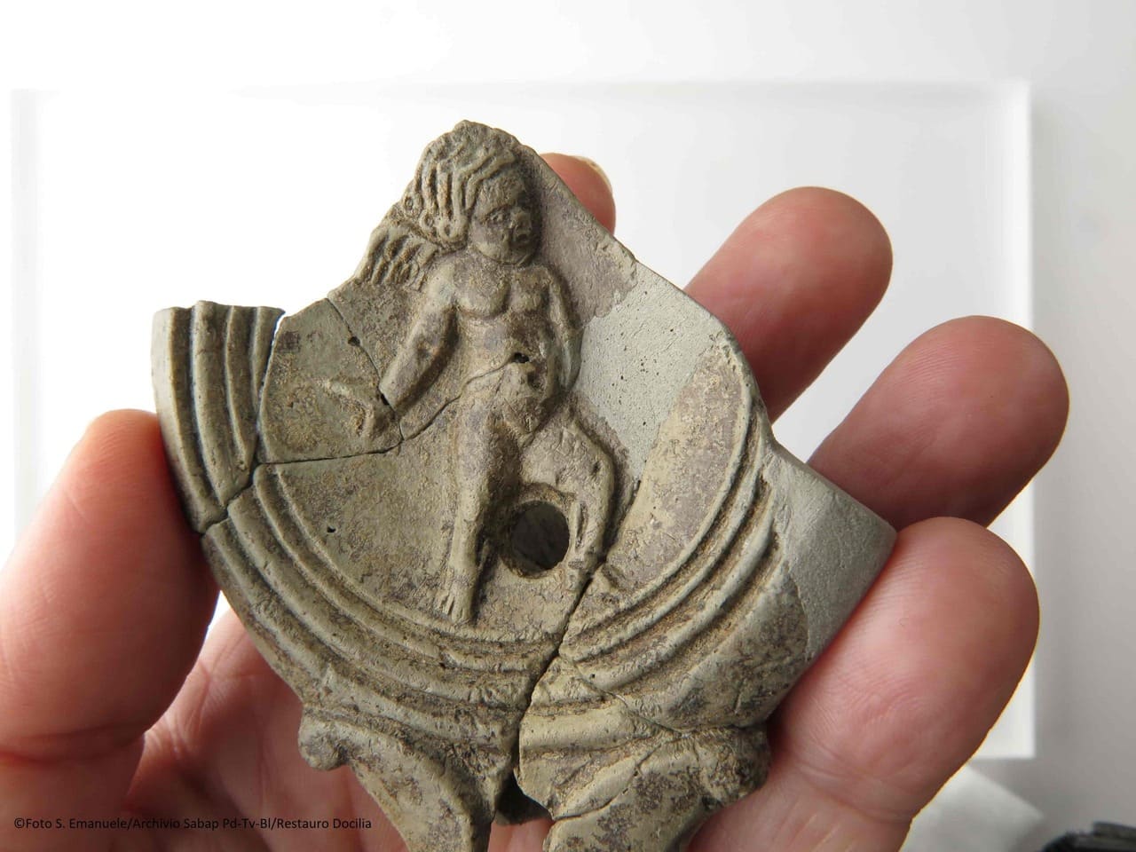 Necropoli romana di Vicolo Pastori a Padova: nuove scoperte dal restauro di oltre 100 reperti archeologici