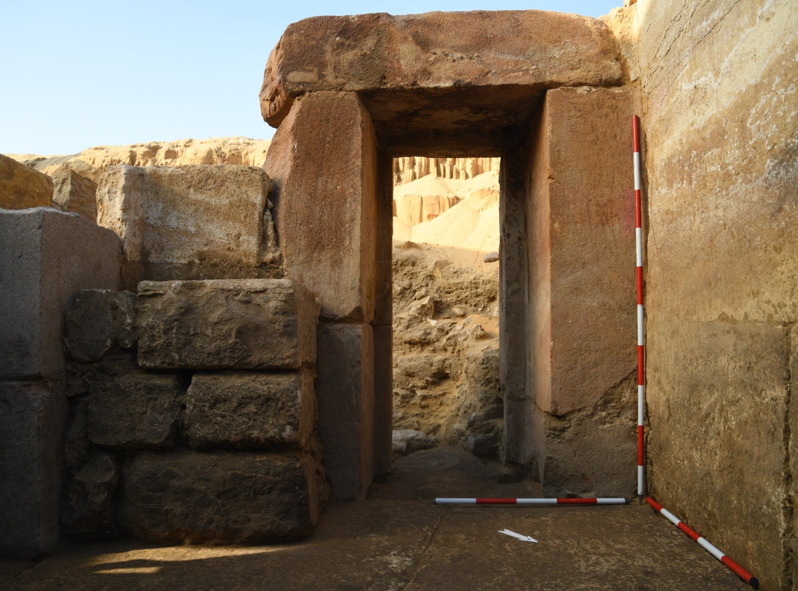 Egitto: ad Abusir riemerge il tempio solare di Ra, eretto 4.500 anni fa dal faraone Niuserra