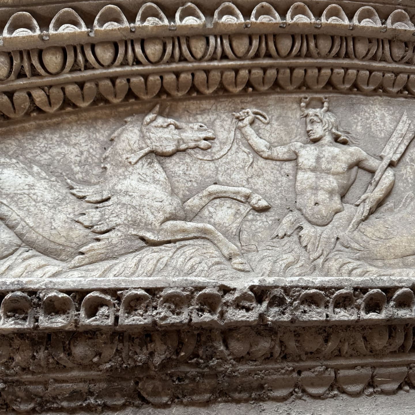 Roma | Villa di Sette Bassi, al via il restauro del timpano marmoreo del Tritone: lo si potrà vedere in diretta