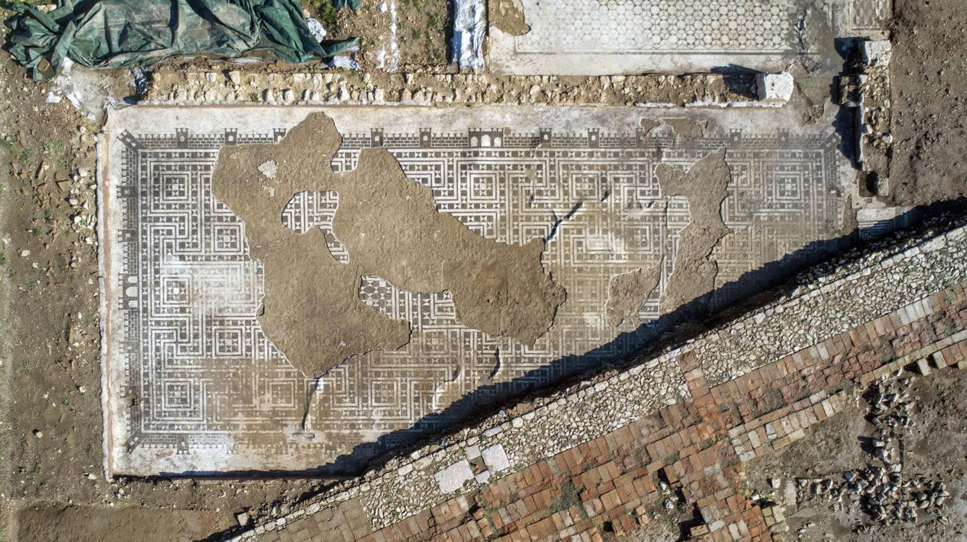 Carsulae, 2,3 milioni per la “domus dei mosaici”: nuove scoperte nella città romana lungo la Flaminia