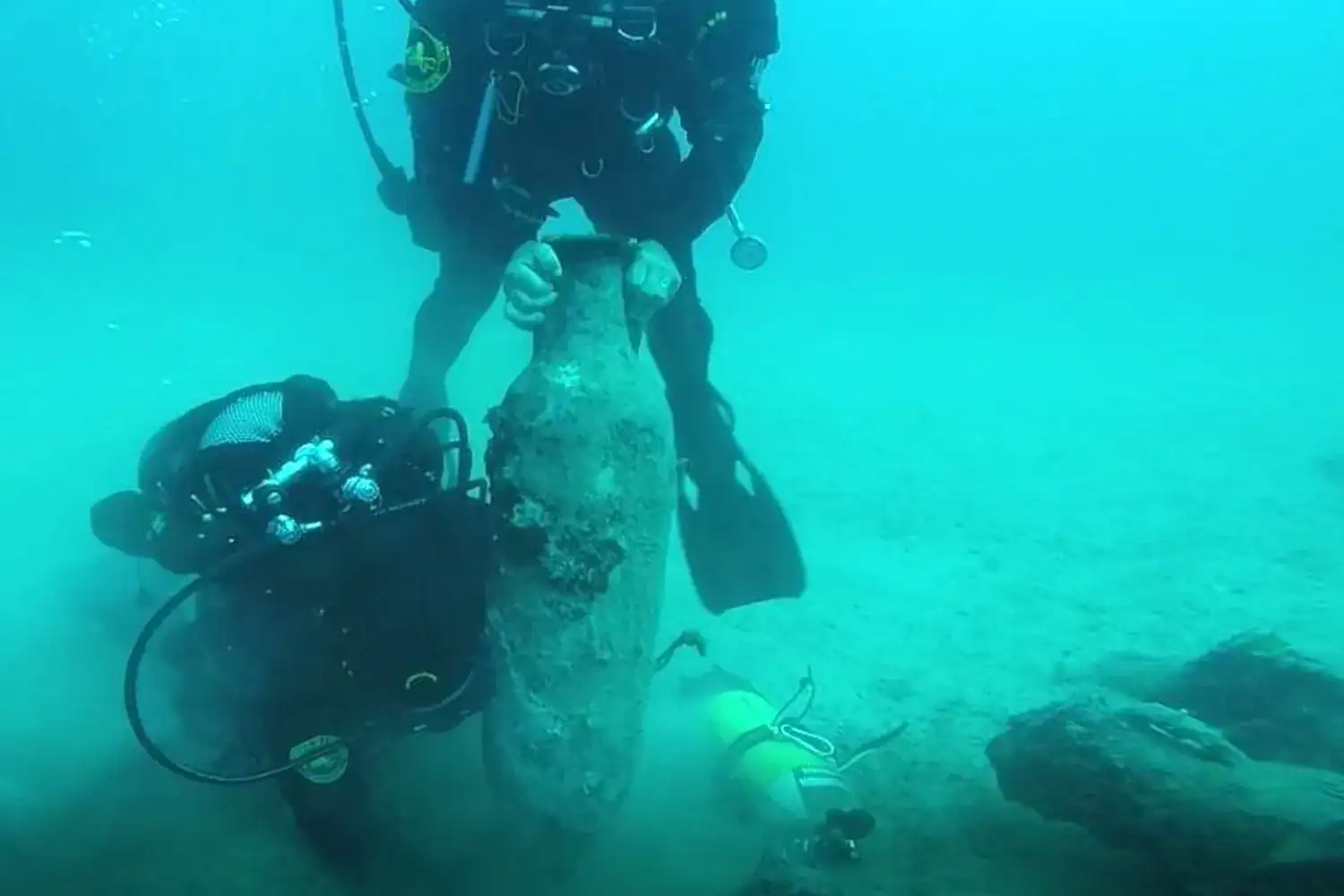 Tesoro sommerso nel Salento: individuato il relitto di una nave romana carica di anfore nel Mar Ionio | IL VIDEO