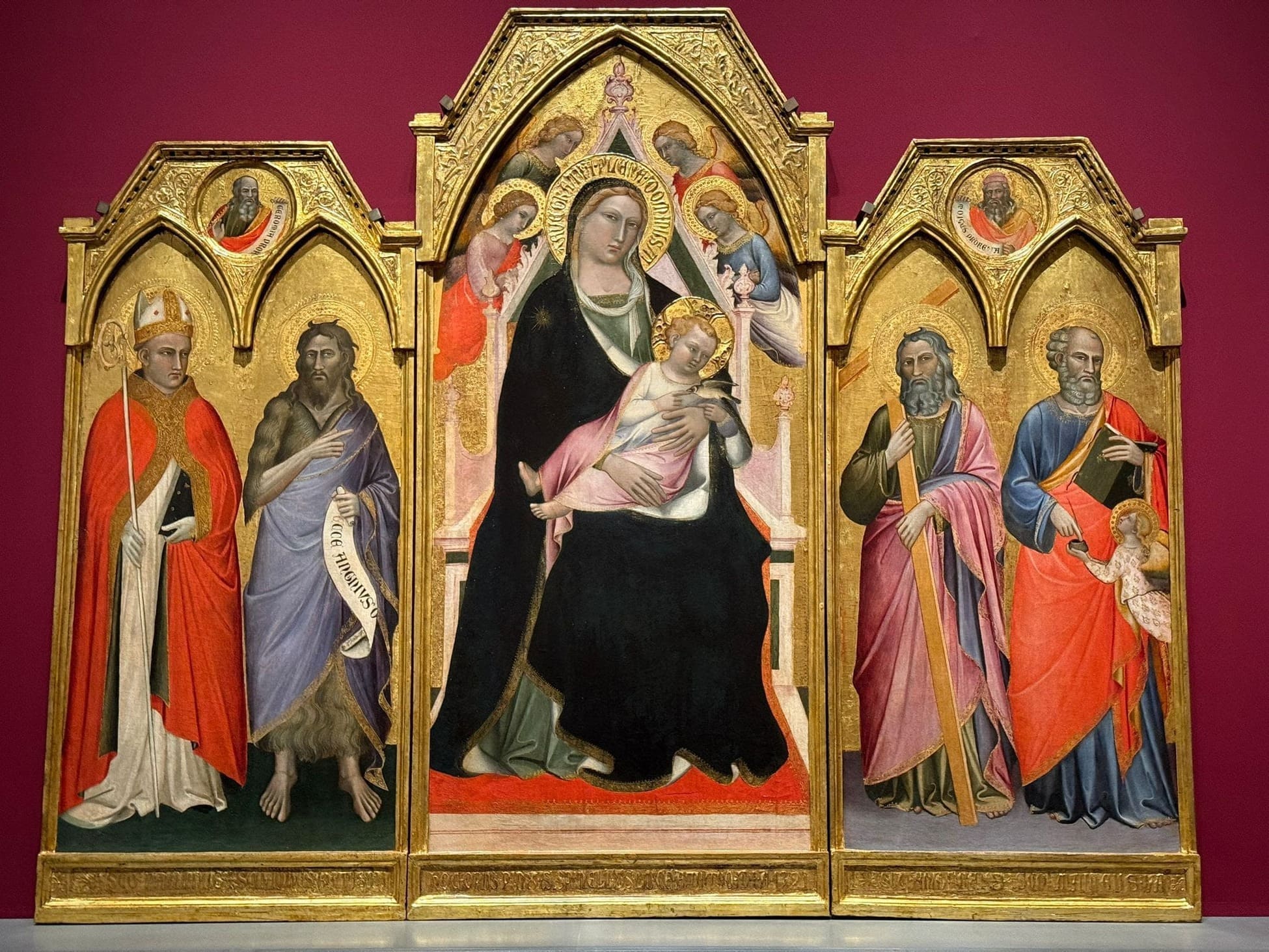 Firenze, torna a splendere il blu di Spinello Aretino: restaurato lo spettacolare Trittico del 1391 (ora in mostra) | I VIDEO