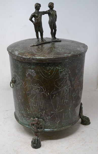Una cista etrusca del Museo Nazionale Etrusco di Villa Giulia restaurata ed esposta a Palazzo Dama