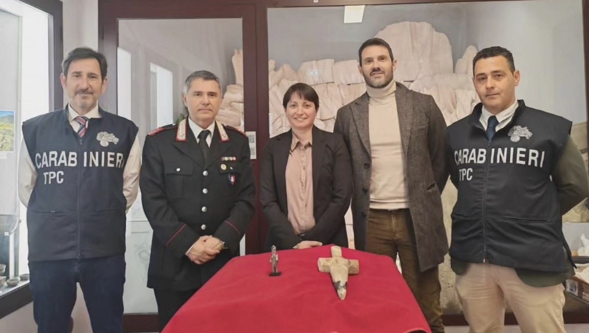 Da New York alla Sardegna: i carabinieri TPC riconsegnano due preziosi reperti al Museo Archeologico Nazionale di Nuoro