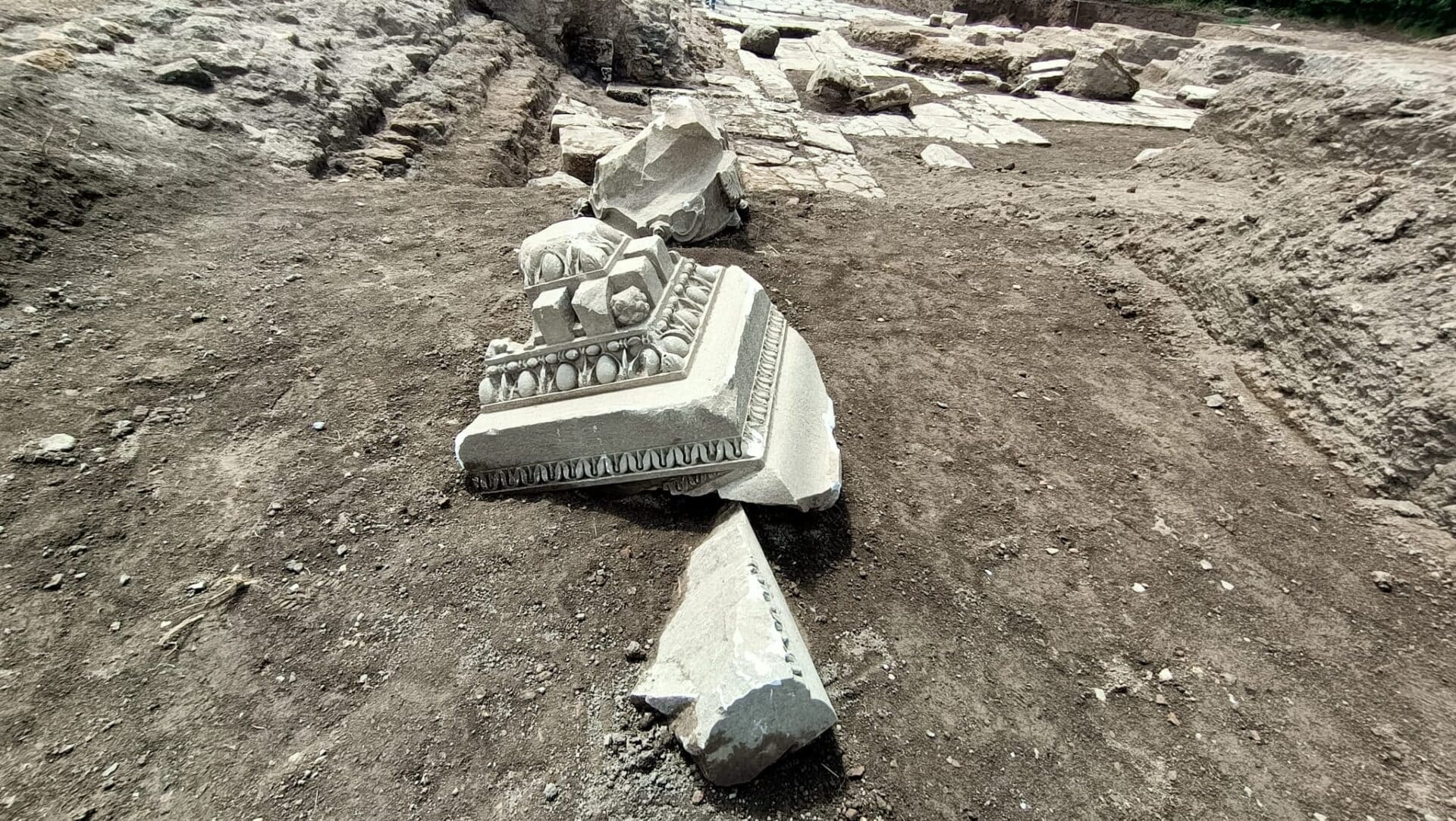 Nuove scoperte a Ocriculum: riemergono una strada monumentale, una fontana ottagonale e possibili edifici del Foro romano