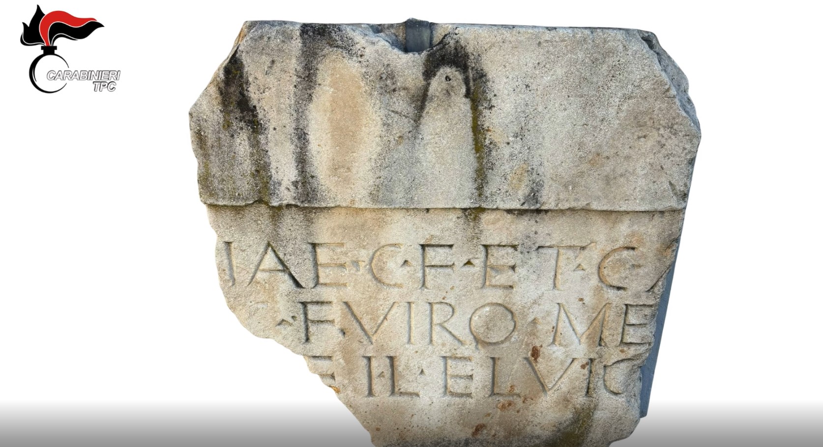 Venezia, i carabinieri TPC recuperano una stele funeraria romana del I secolo