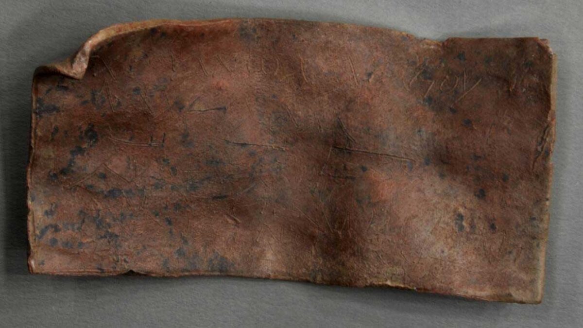 Misteriosa tavoletta romana contenente maledizioni in “stile egizio” scoperta e decifrata nei Paesi Bassi