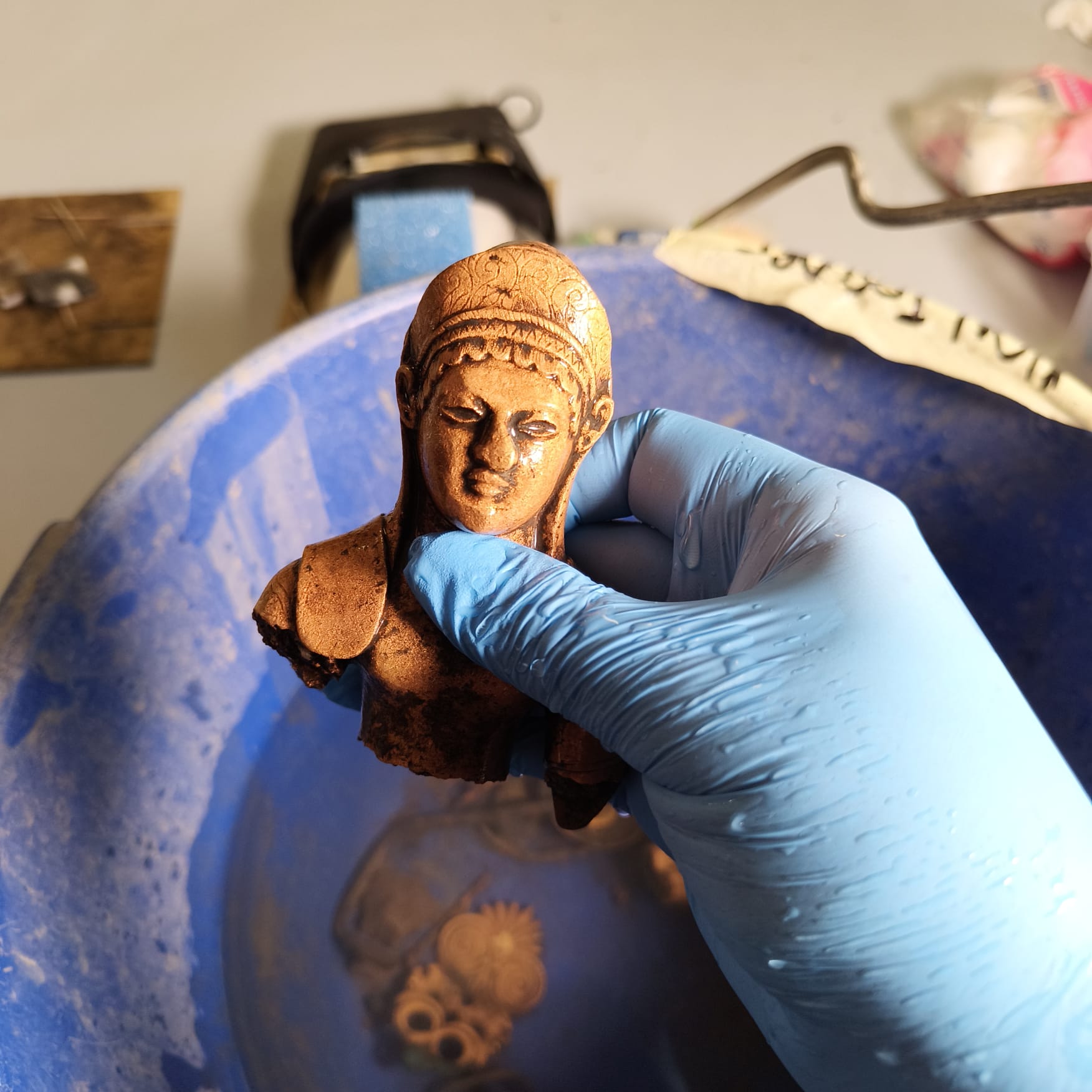 A Kainua scoperto un eccezionale pozzo rituale etrusco: bronzi intatti e resti umani riscrivono la storia della città