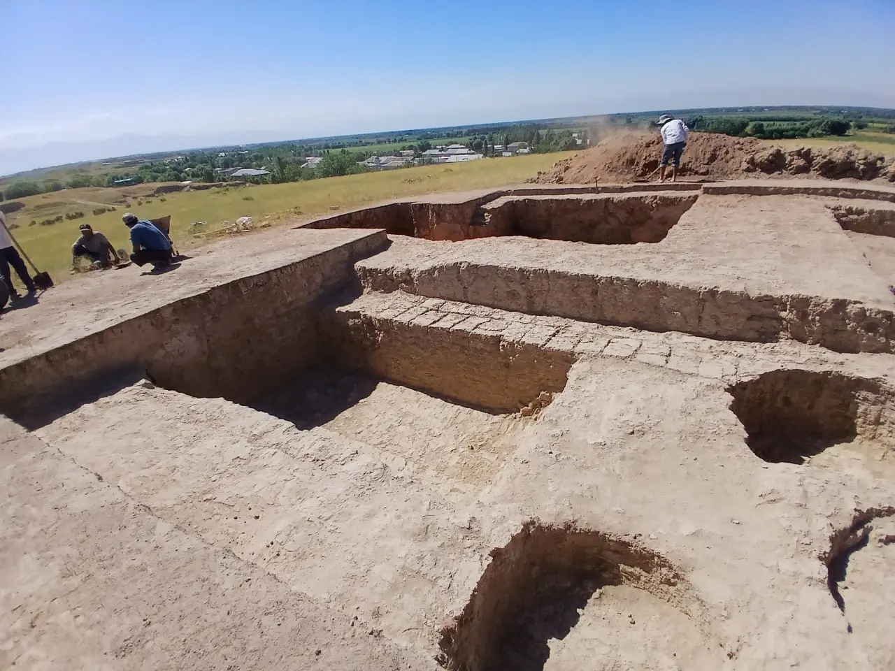 Uzbekistan, vicino a Samarcanda emergono i resti di un vasto complesso monumentale dell’VIII secolo d.C.: era un palazzo reale?
