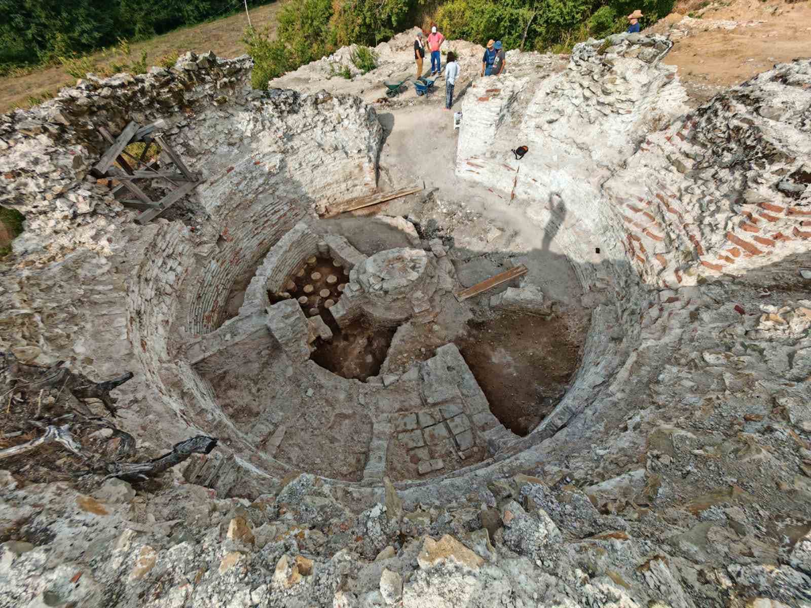 Tre vasche, un sudatorium e un ipocausto: in Serbia scoperto il bagno privato della residenza dell’imperatore Massimino Daia