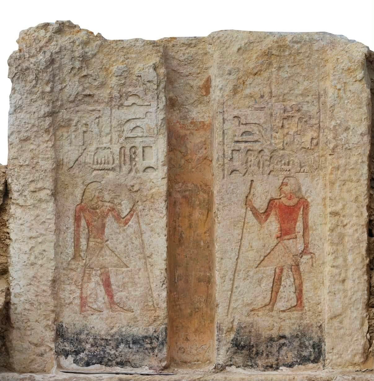 Egitto, scoperta a Saqqara la tomba di un alto funzionario. Emersi anche pozzi funerari con centinaia di reperti