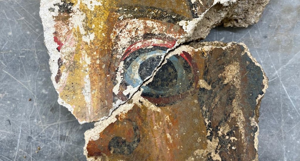 Agrigento, resti di affreschi romani del I secolo a.C. riaffiorano da una (possibile) domus